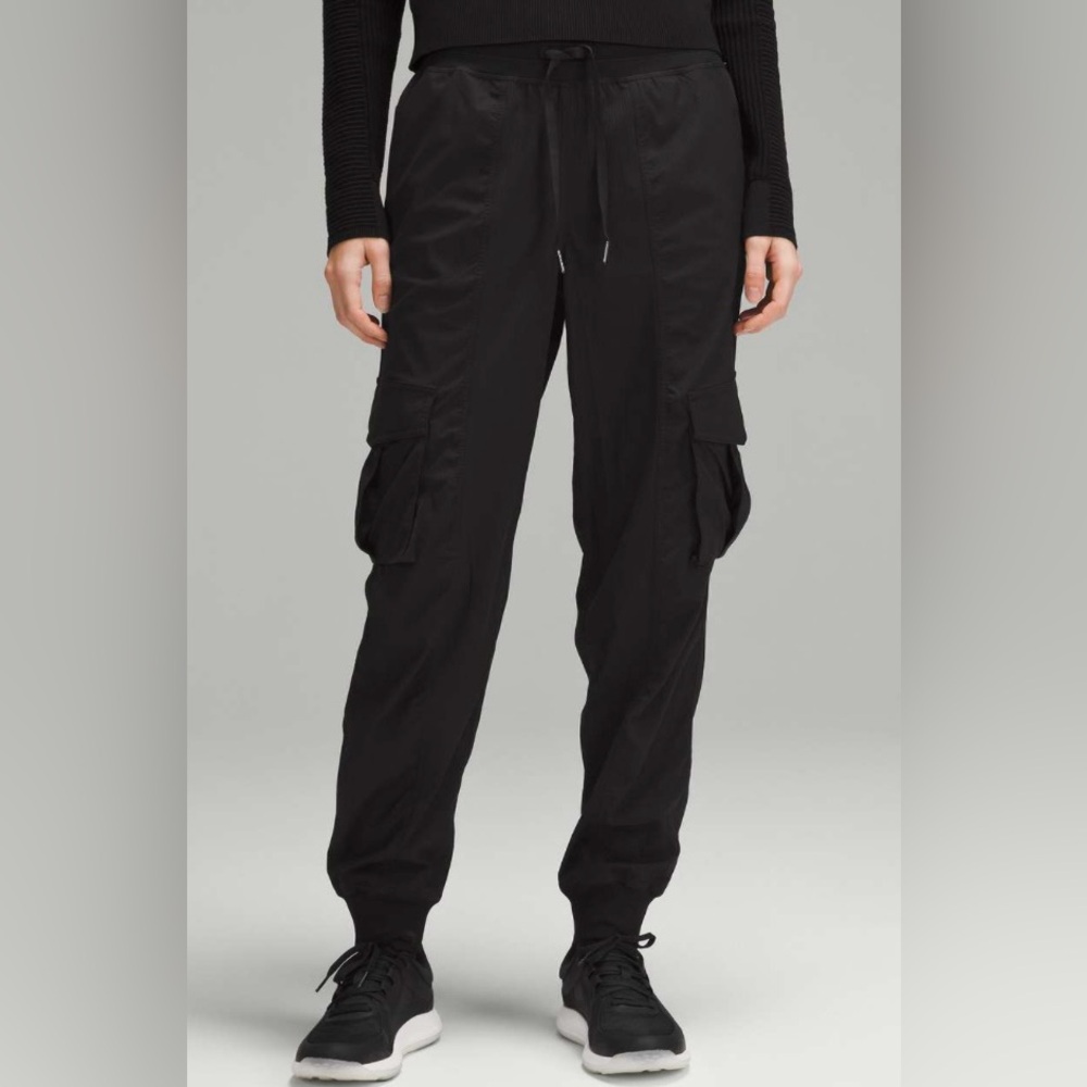 NWT Lululemon Dance Studio Joggers Relaxed Fit MR Cargo Pants Size S Black